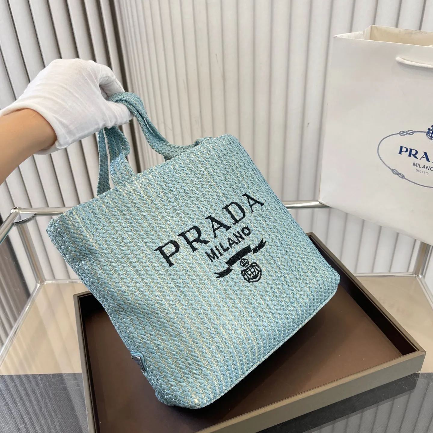 PRADA☆送料込み☆23年新作編みバッグ☆大人気
