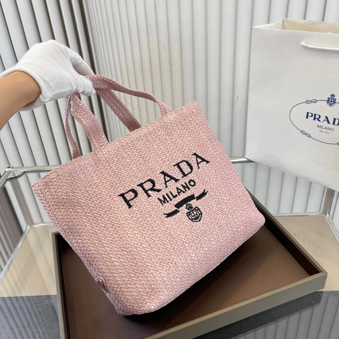 PRADA☆送料込み☆23年新作編みバッグ☆大人気