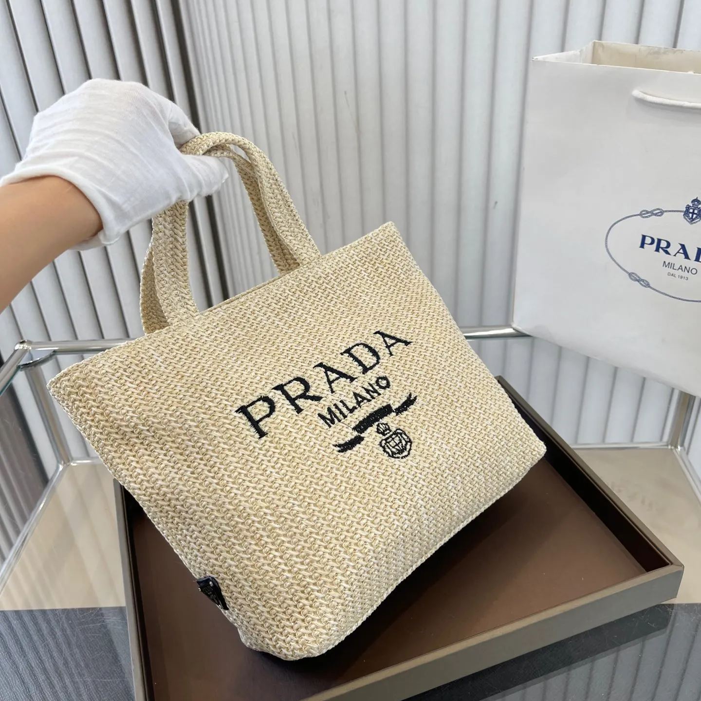 PRADA☆送料込み☆23年新作編みバッグ☆大人気