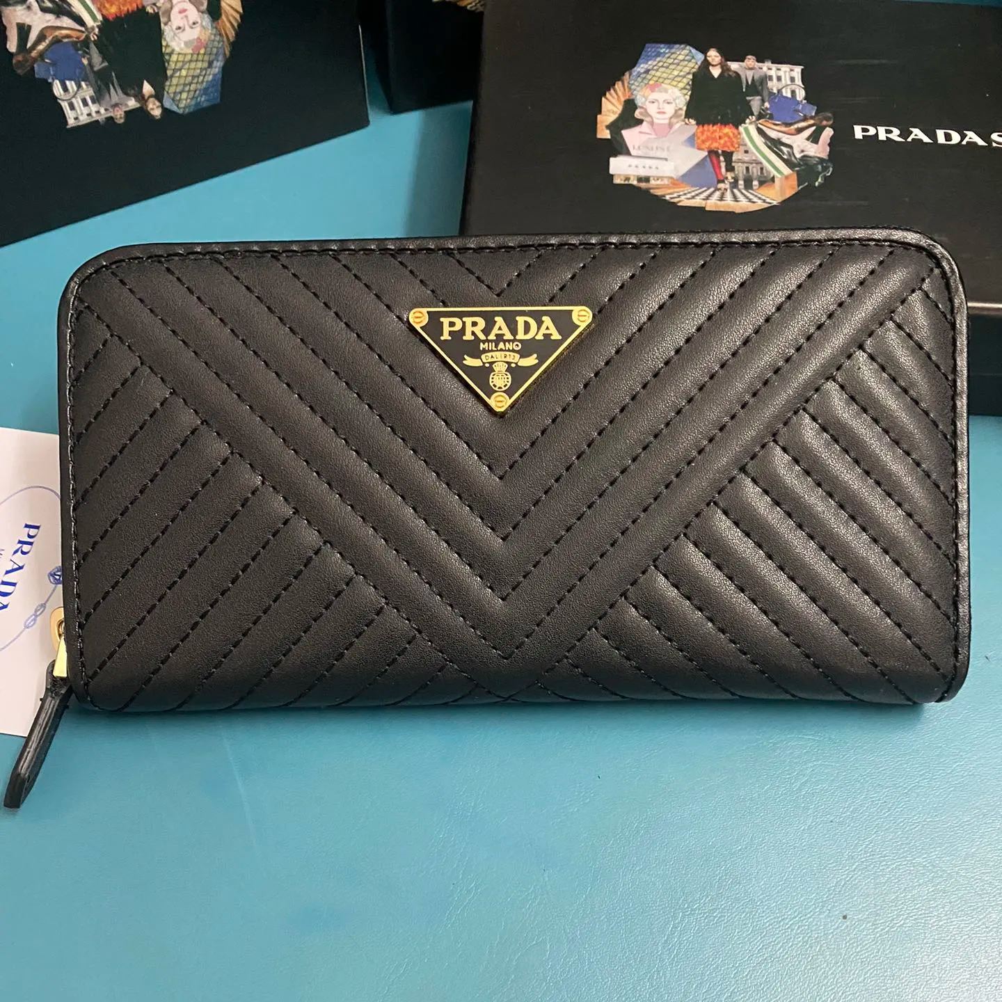 国内即発 PRADA クラシックなシングルジッパーウォレット
