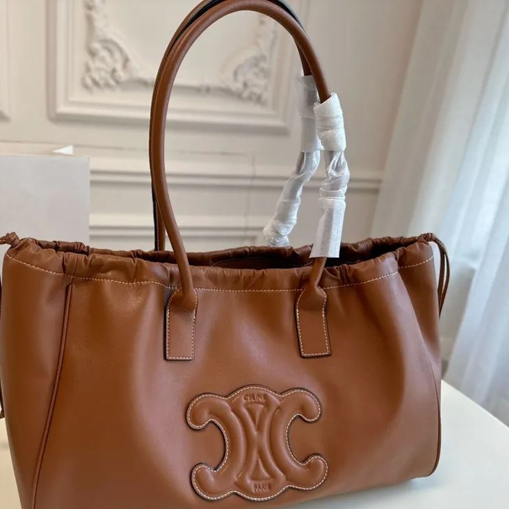 【CELINE】カバ ドローストリング キュイル トリオンフ