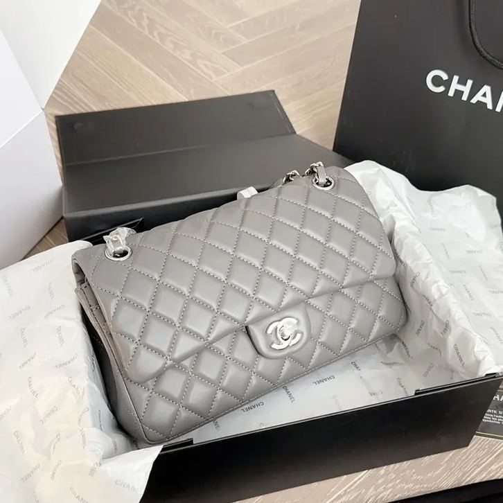 Chanel 【新作もセール価格！】チェーンバッグ【本物保証】