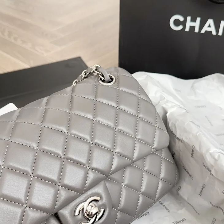Chanel 【新作もセール価格！】チェーンバッグ【本物保証】