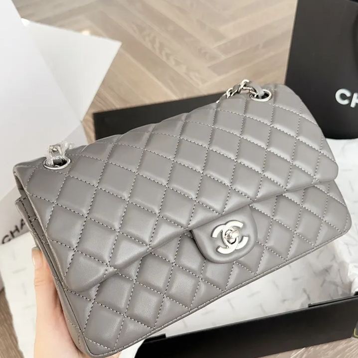 Chanel 【新作もセール価格！】チェーンバッグ【本物保証】