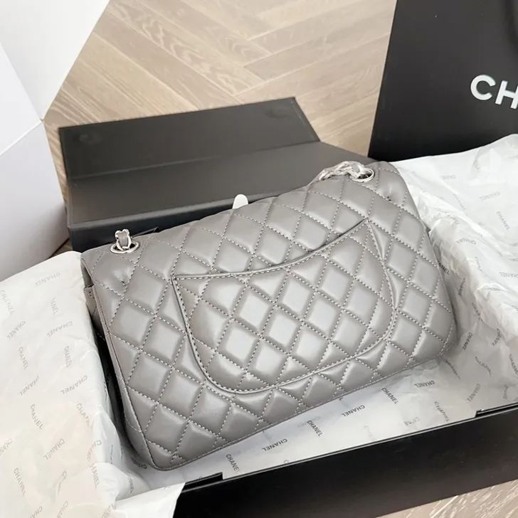 Chanel 【新作もセール価格！】チェーンバッグ【本物保証】