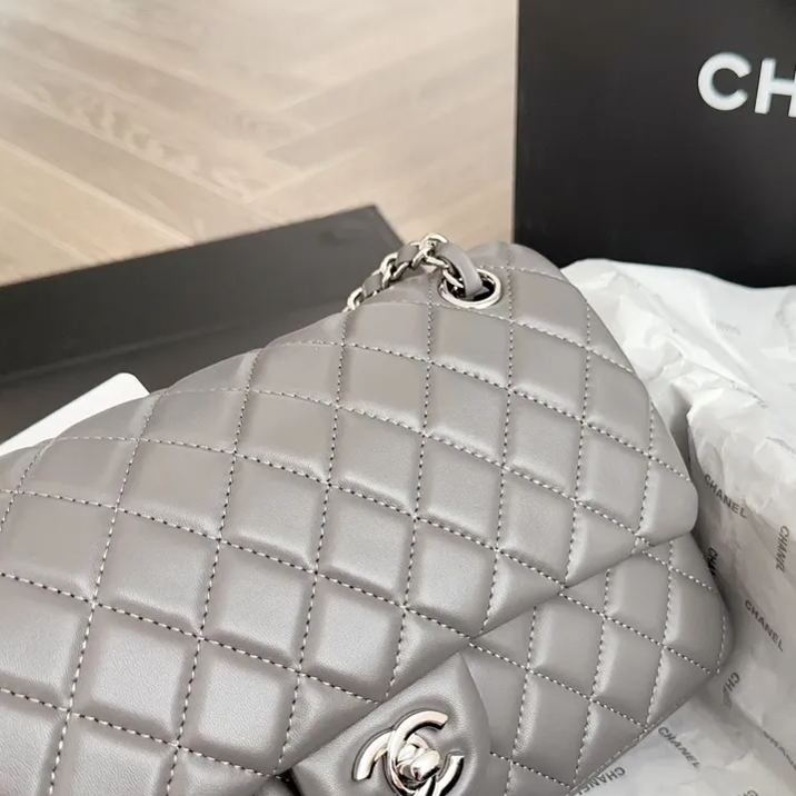 Chanel 【新作もセール価格！】チェーンバッグ【本物保証】