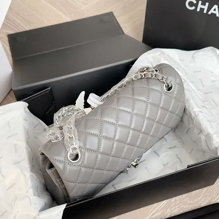 Chanel 【新作もセール価格！】チェーンバッグ【本物保証】