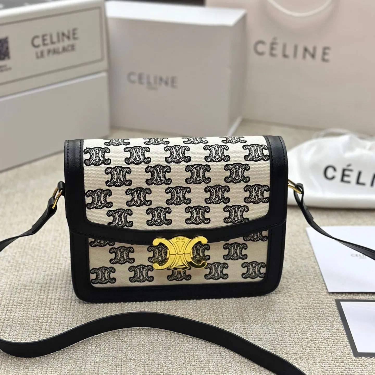 CELINE【入手困難】トリオンフエンブロイダリースモール/TEEN BK