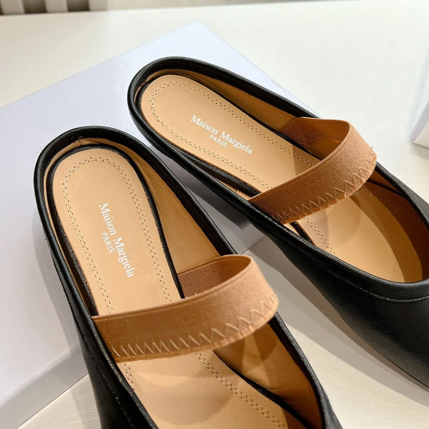 Maison Margiela Tabi バレエシューズTABI Tabi ぺたんこローヒールパンプスクラシックレザー本革イタリア製[送料無料] [海外通販] [正規品]