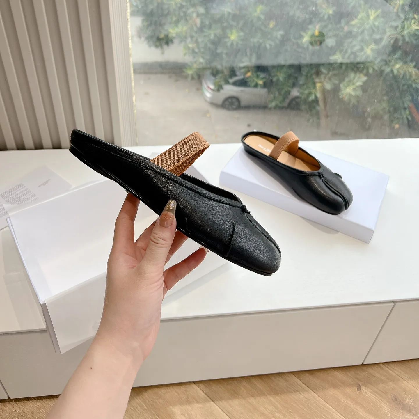 Maison Margiela Tabi バレエシューズTABI Tabi ぺたんこローヒールパンプスクラシックレザー本革イタリア製[送料無料] [海外通販] [正規品]