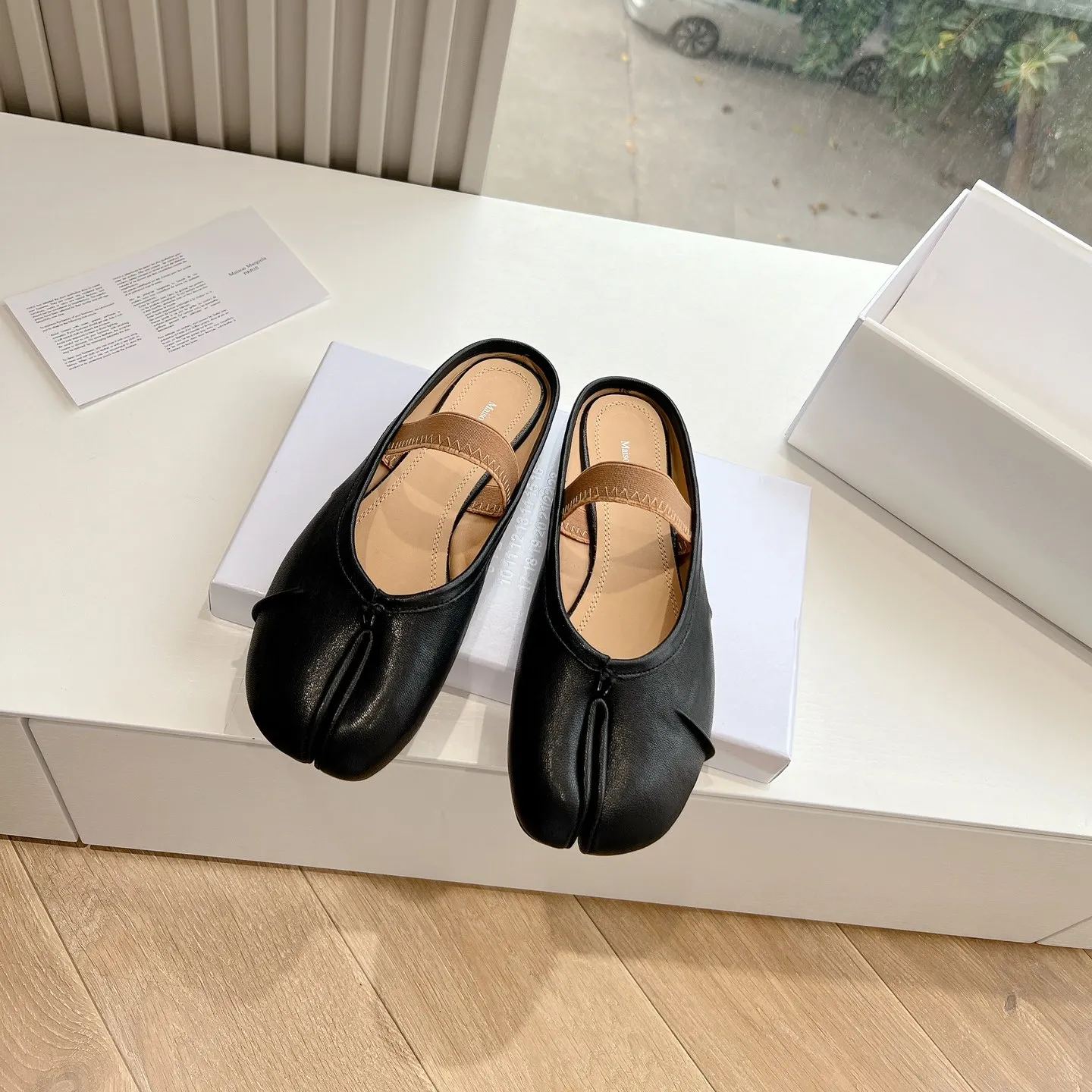 Maison Margiela Tabi バレエシューズTABI Tabi ぺたんこローヒールパンプスクラシックレザー本革イタリア製[送料無料] [海外通販] [正規品]