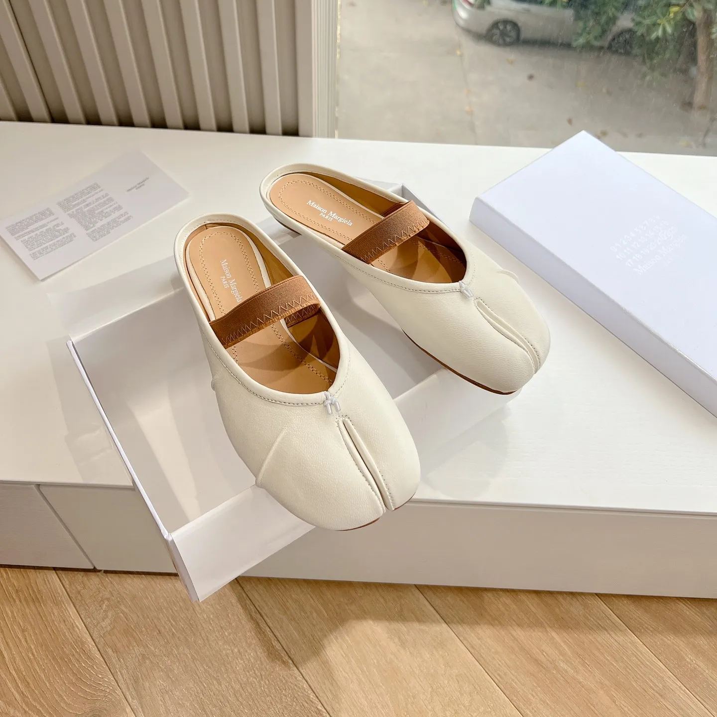 Maison Margiela Tabi バレエシューズTABI Tabi ぺたんこローヒールパンプスクラシックレザー本革イタリア製[送料無料] [海外通販] [正規品]