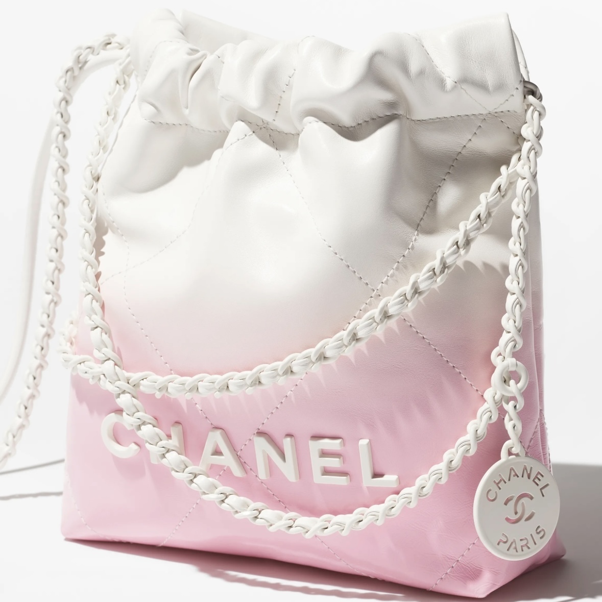 グラデーションがかわいい【シャネル・CHANEL】22ハンドバッグ