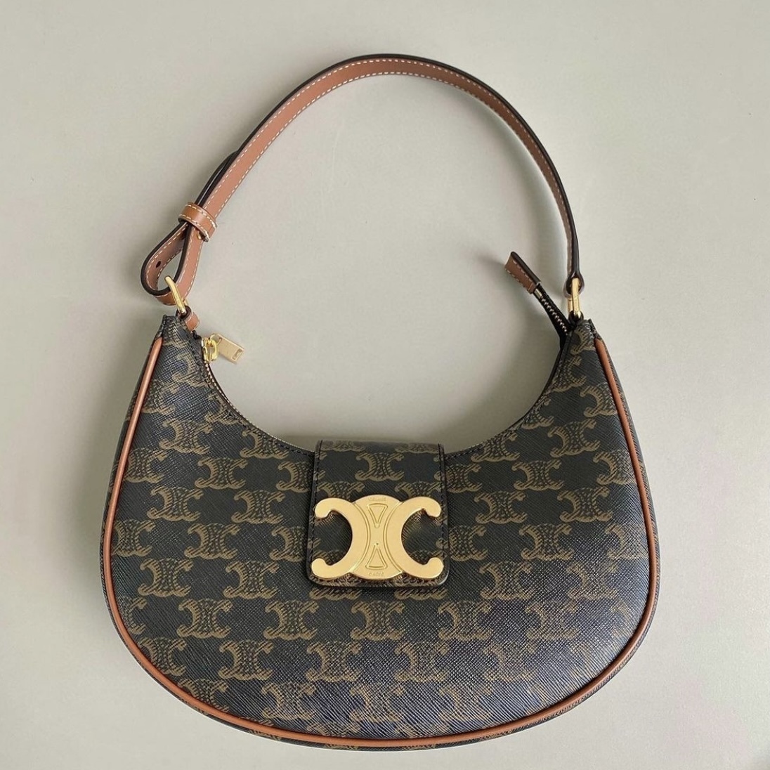 すぐ届く【CELINE】セリーヌ AVA トリオンフ キャンバス