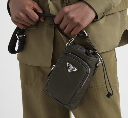 直営店買付☆PRADA☆Re-Nylon スマートフォンケース
