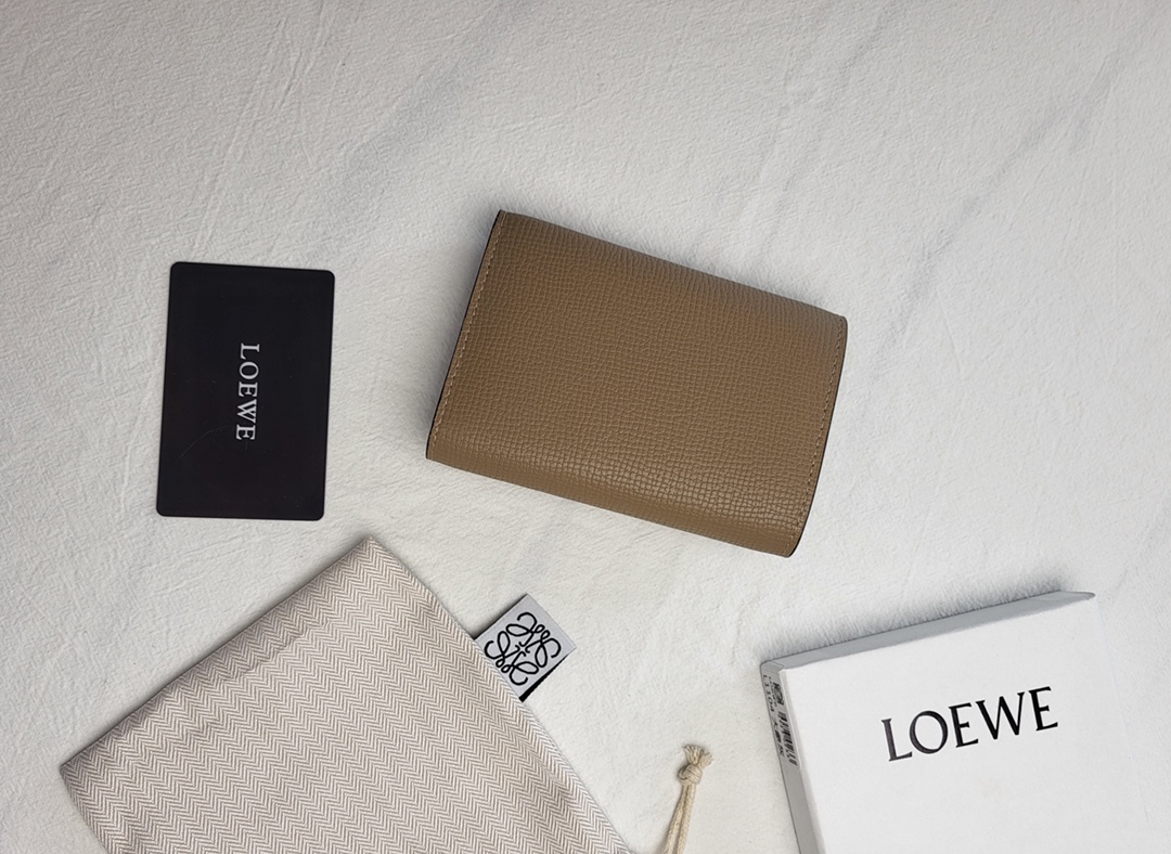 即納！ LOEWE アナグラム バーティカル ウォレット
