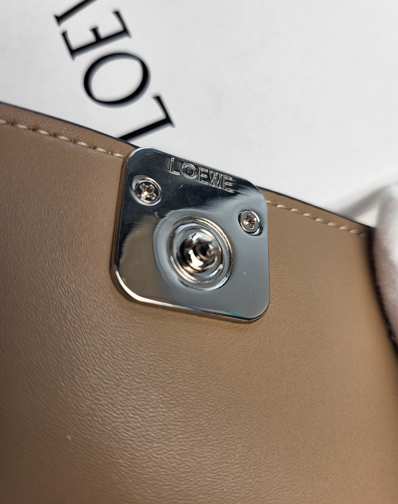 即納！ LOEWE アナグラム バーティカル ウォレット