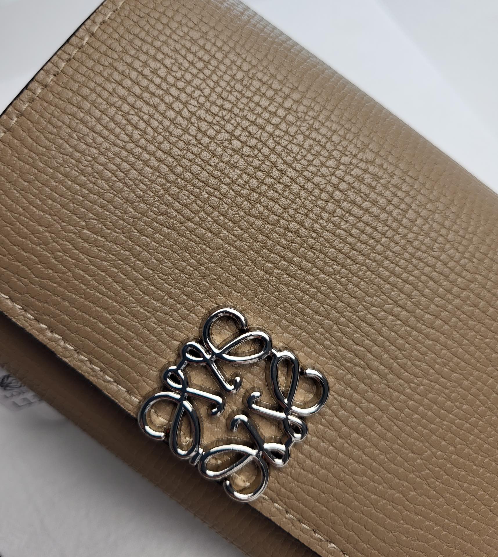 即納！ LOEWE アナグラム バーティカル ウォレット