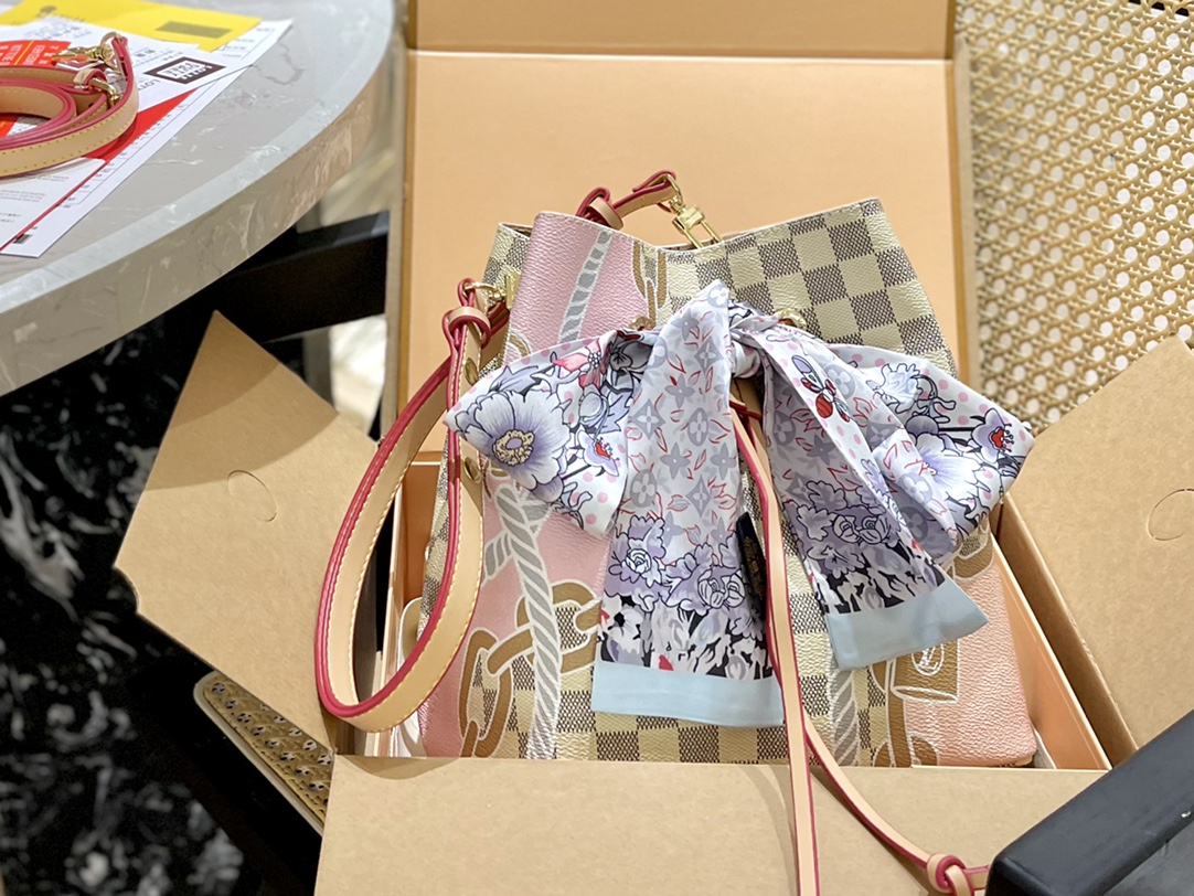 LOUIS VUITTON 限定ホワイトチェッカー盤格NEONOE シャンパン桶折畳みギフトボックススカーフをプレゼントします