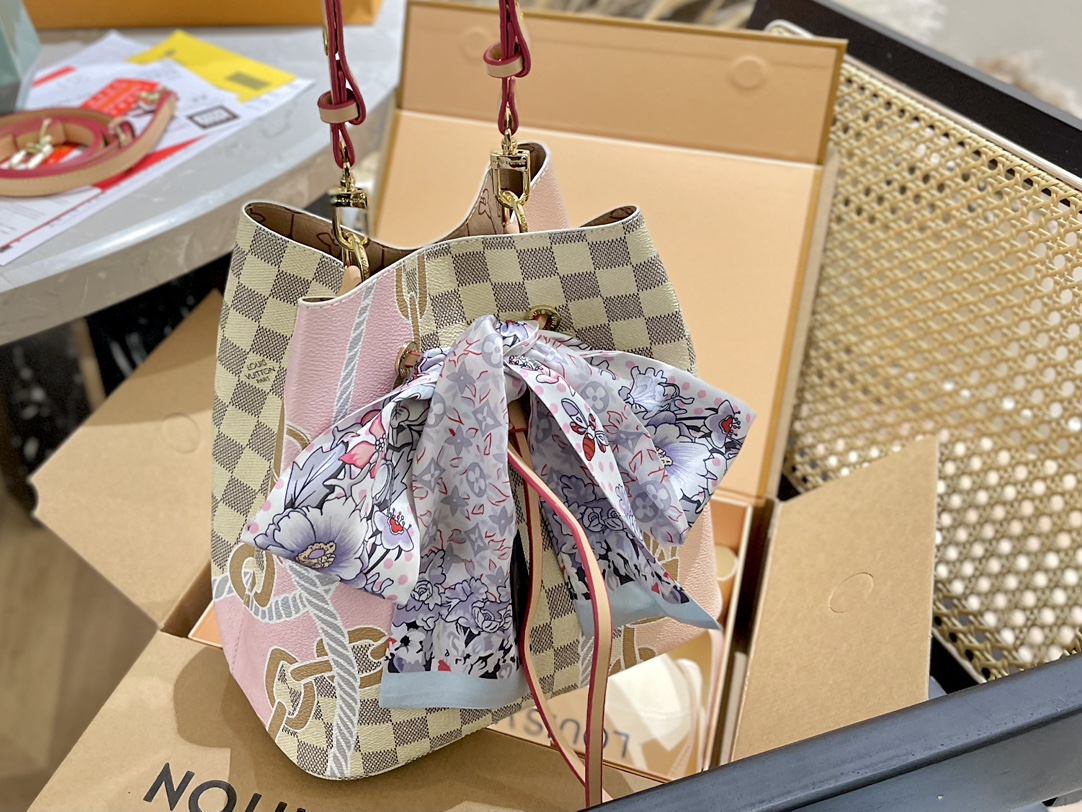 LOUIS VUITTON 限定ホワイトチェッカー盤格NEONOE シャンパン桶折畳みギフトボックススカーフをプレゼントします