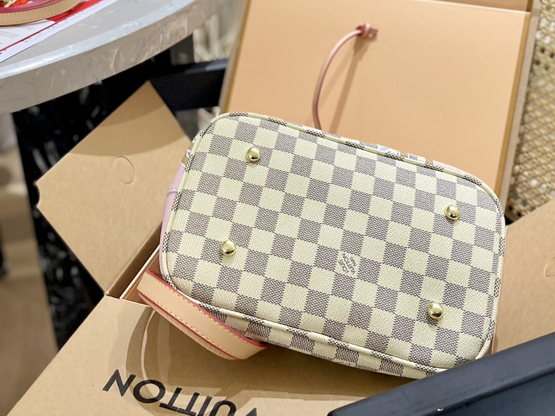 LOUIS VUITTON 限定ホワイトチェッカー盤格NEONOE シャンパン桶折畳みギフトボックススカーフをプレゼントします