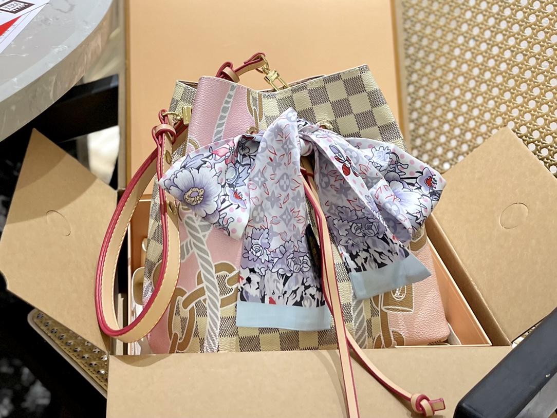 LOUIS VUITTON 限定ホワイトチェッカー盤格NEONOE シャンパン桶折畳みギフトボックススカーフをプレゼントします