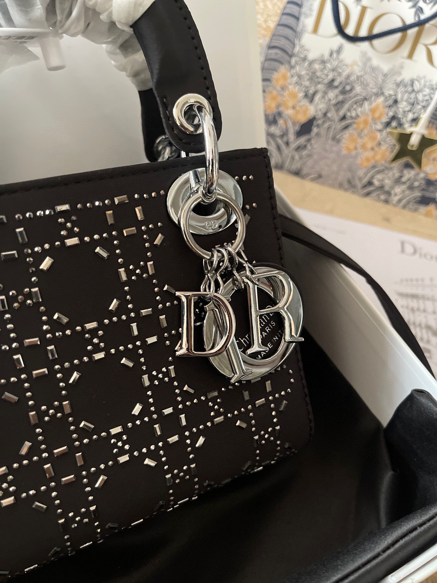 人気の新作 DIOR lady dior三格シルクダイヤモンド折りギフトボックス🎁スカーフをプレゼントします