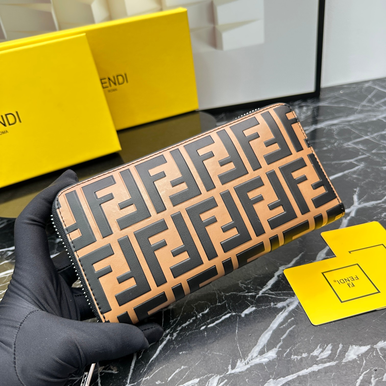 FENDI☆大人気！限定！長財布