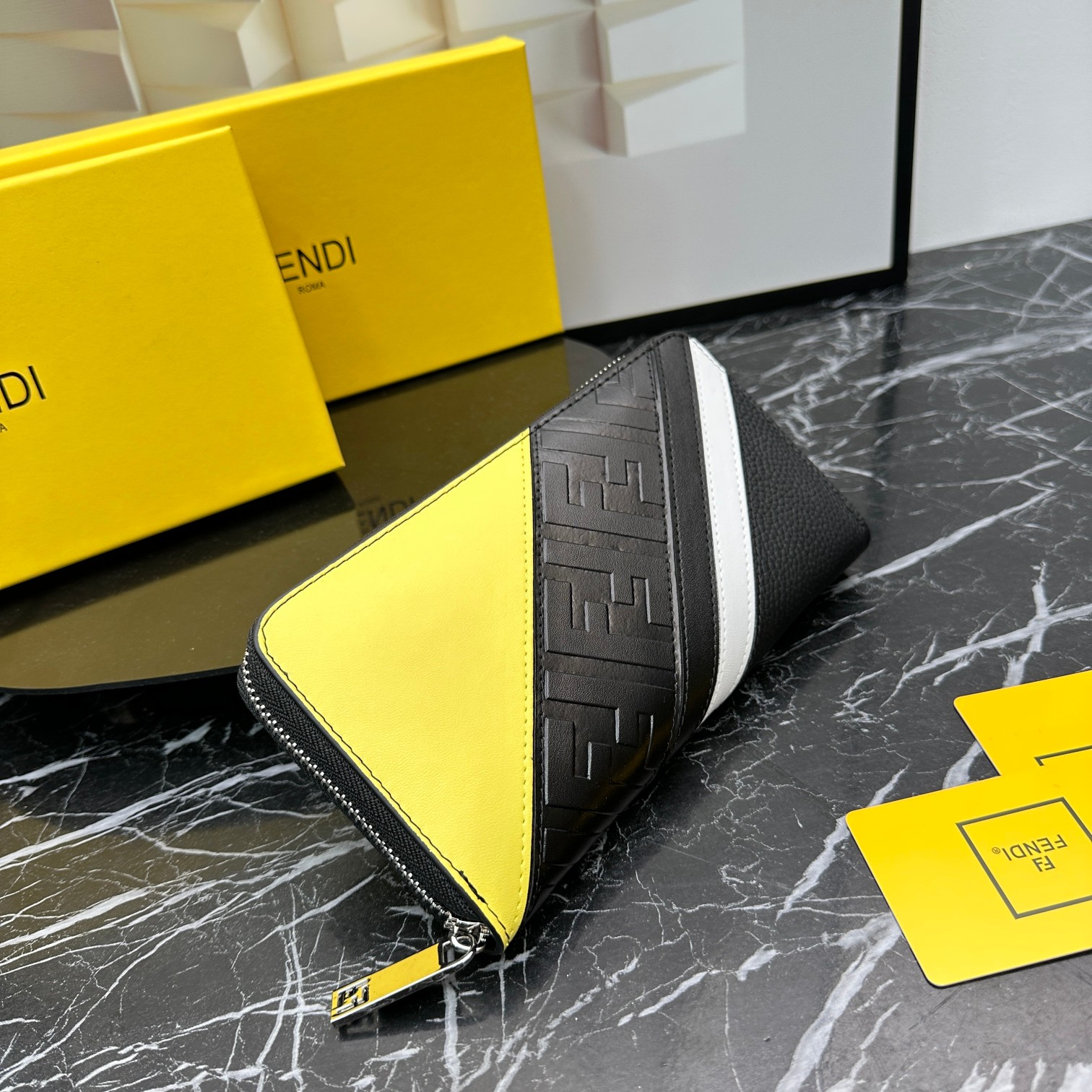 FENDI☆大人気！限定！長財布