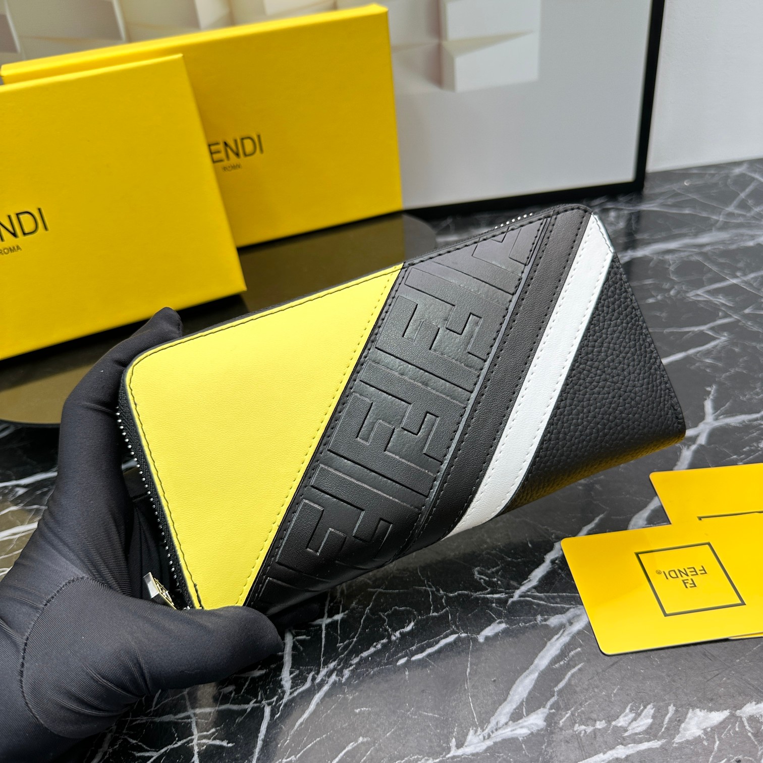 FENDI☆大人気！限定！長財布