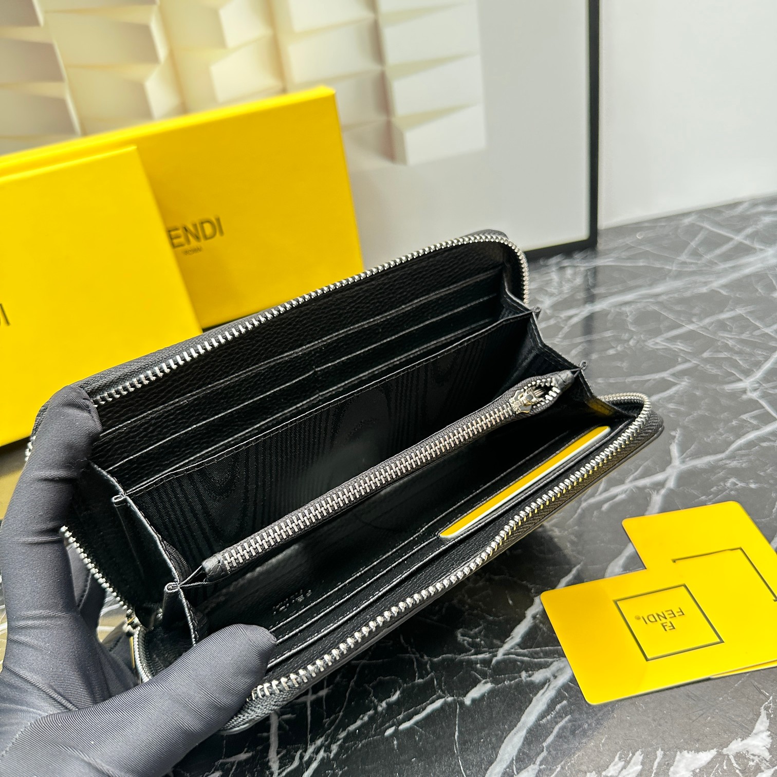 FENDI☆大人気！限定！長財布