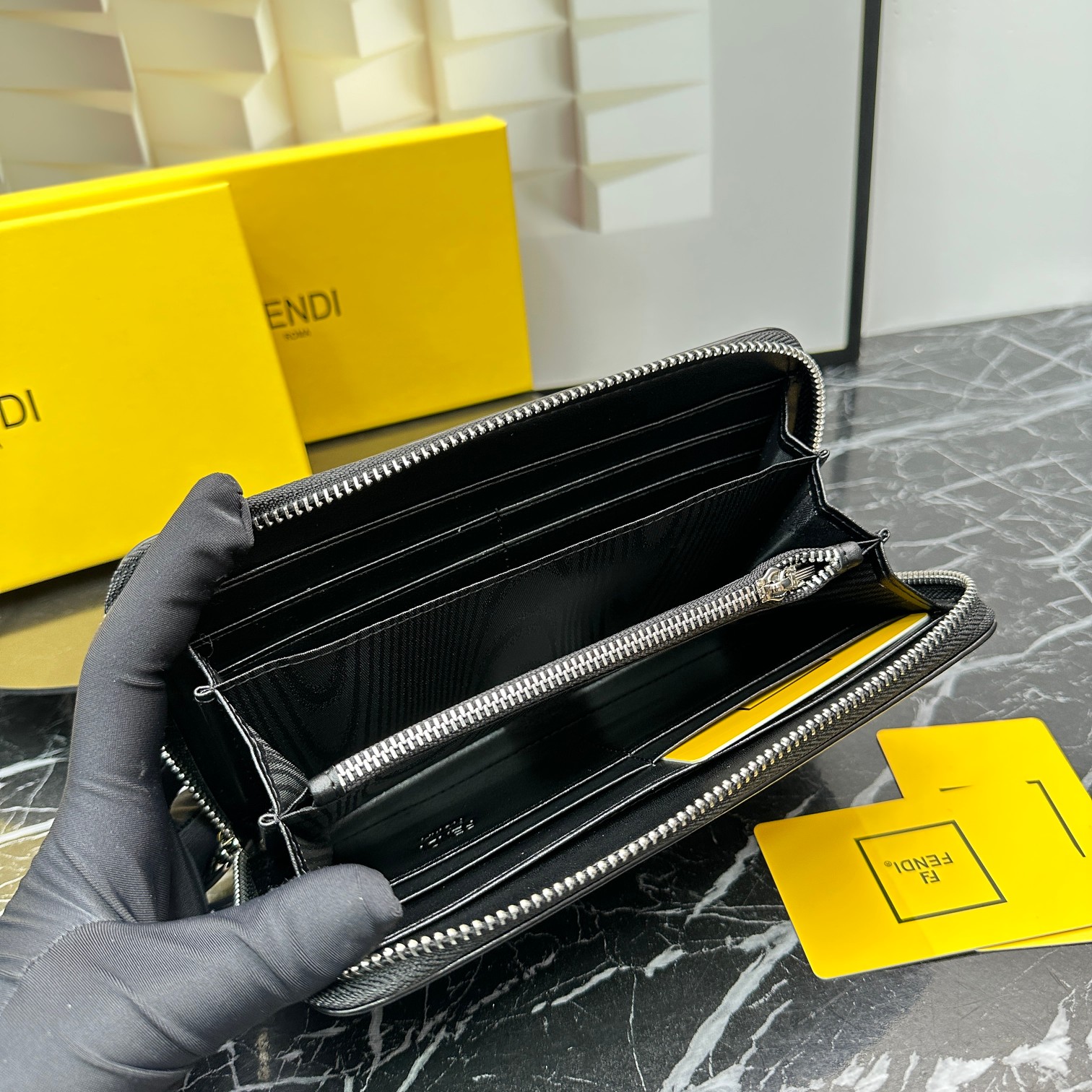FENDI☆大人気！限定！長財布