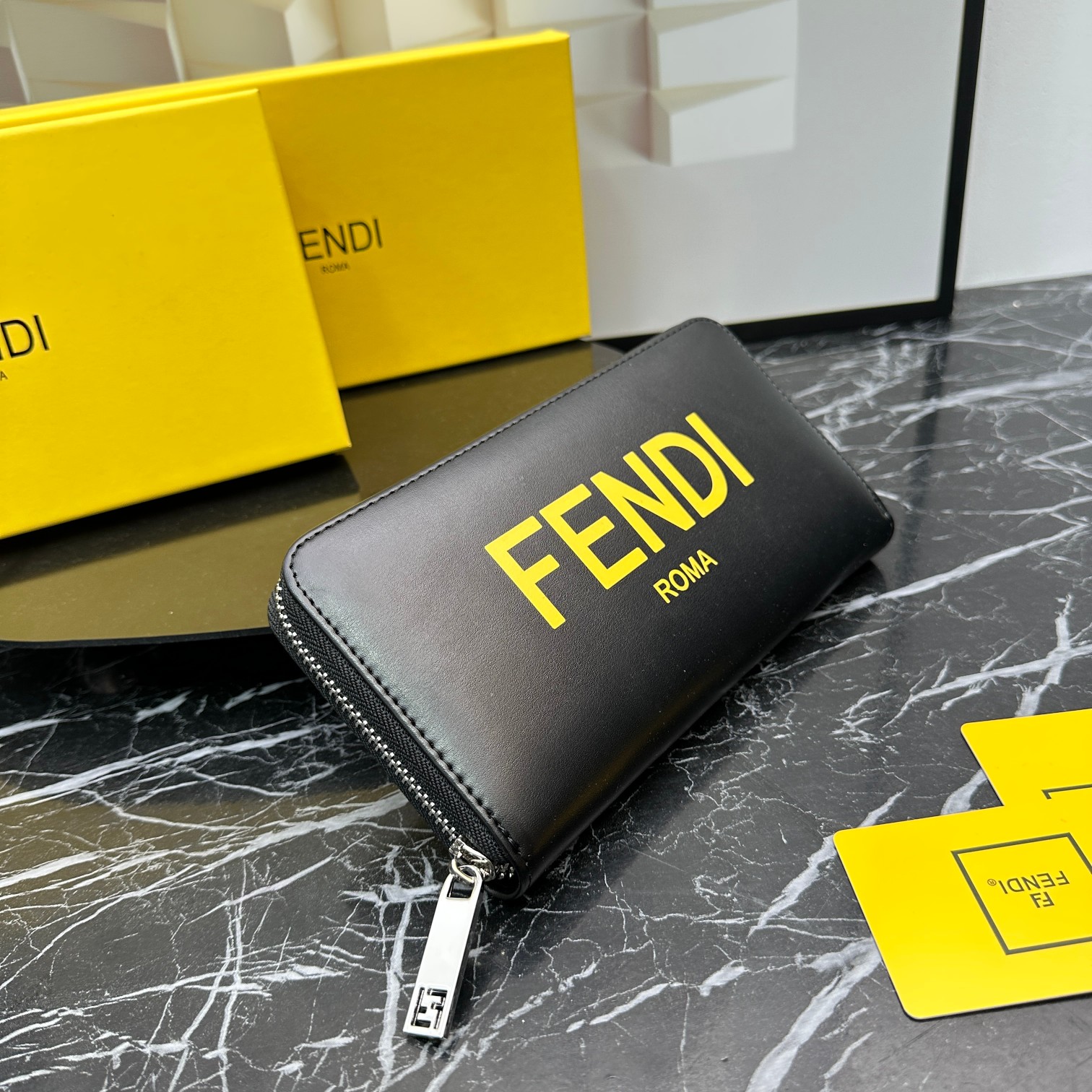 FENDI☆大人気！限定！長財布