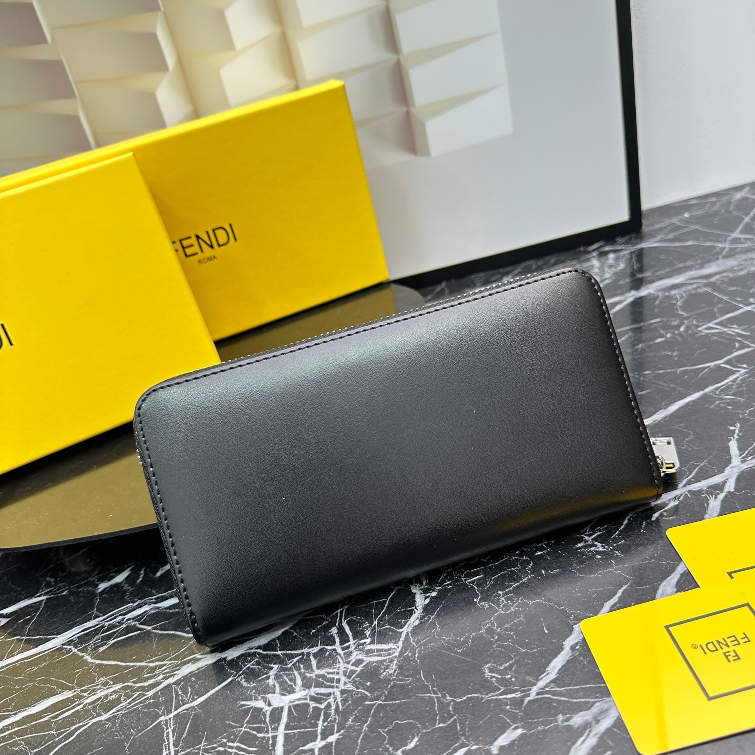 FENDI☆大人気！限定！長財布