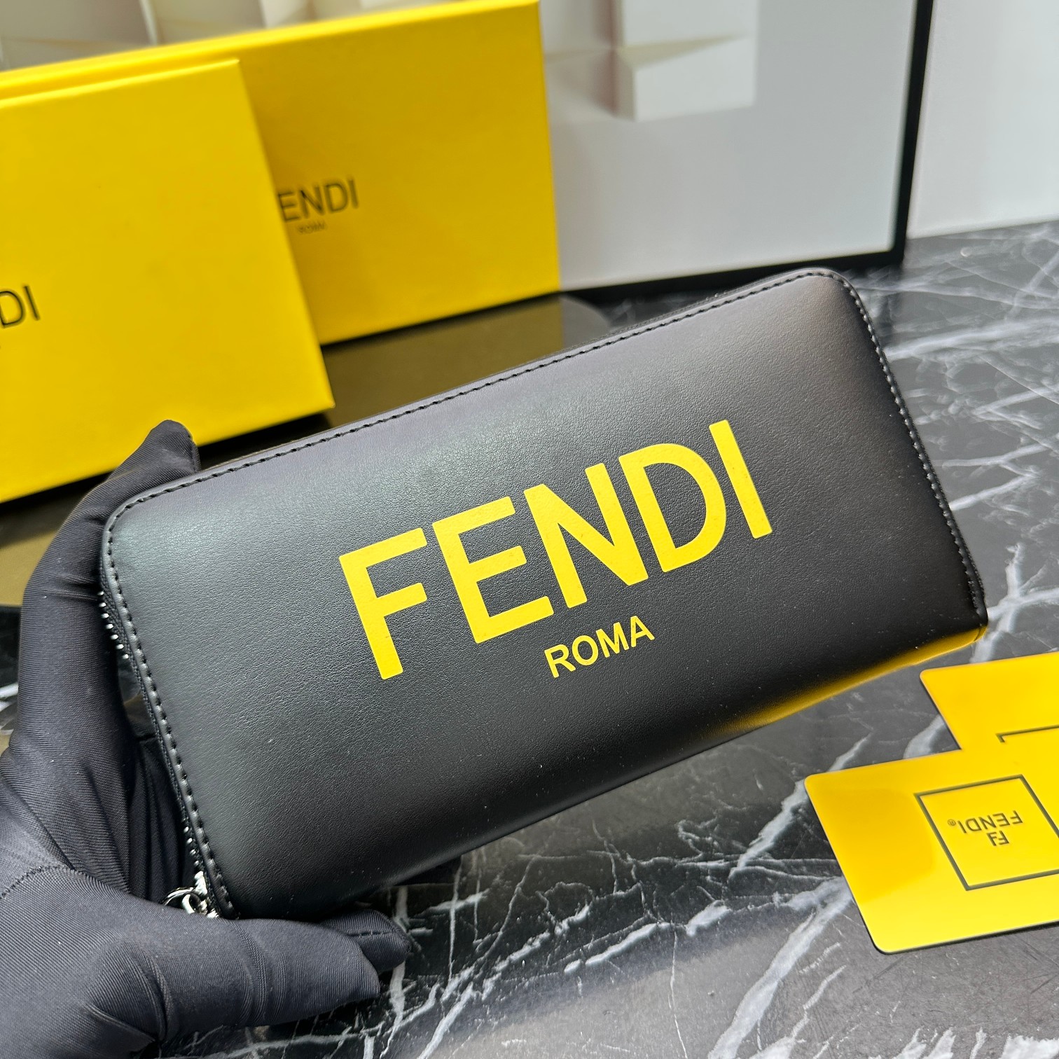 FENDI☆大人気！限定！長財布