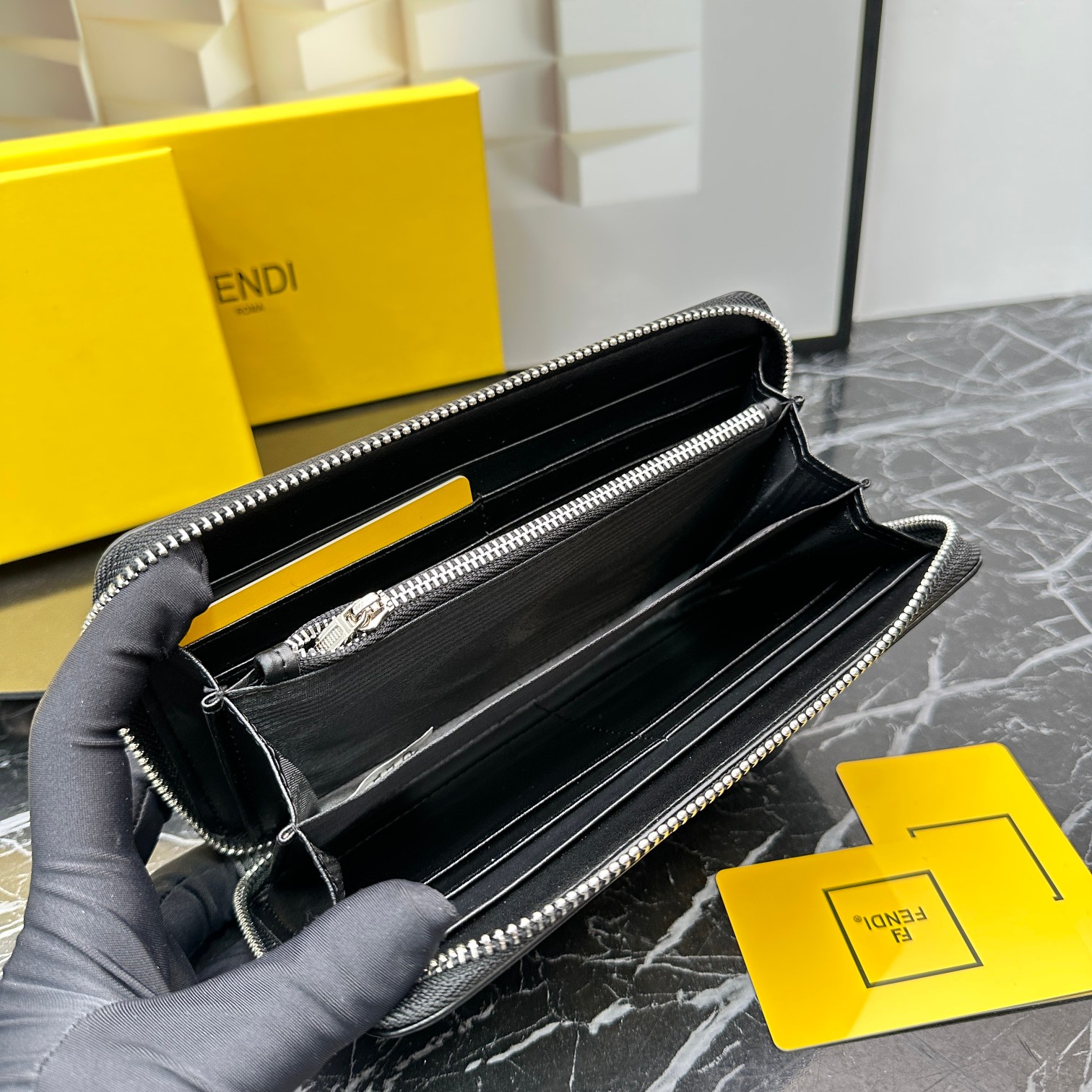 FENDI☆大人気！限定！長財布