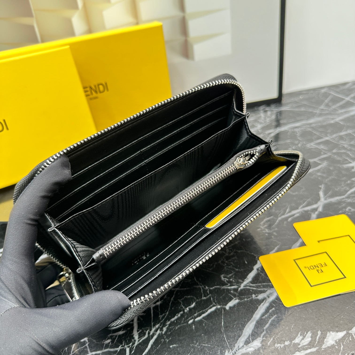 FENDI☆大人気！限定！長財布