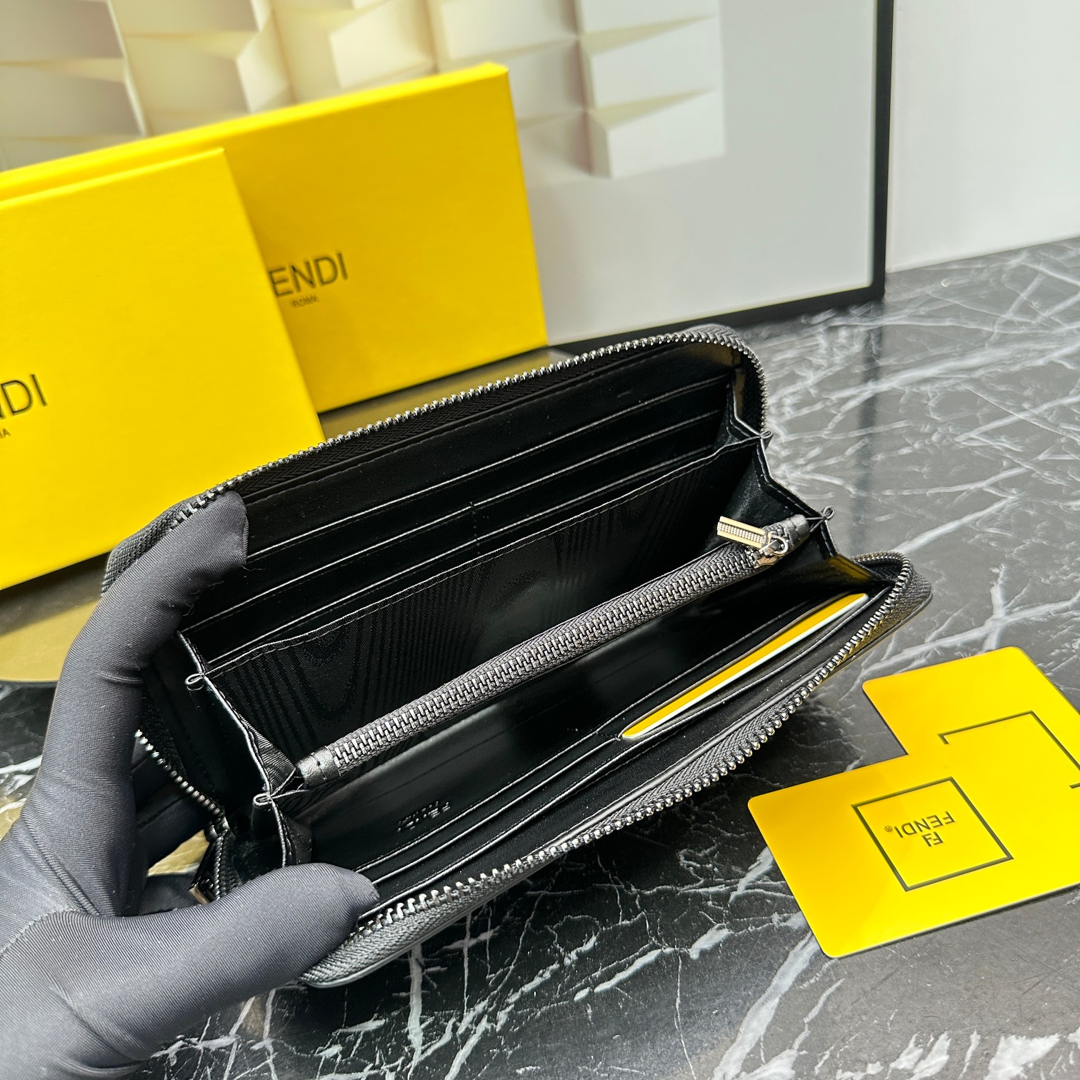FENDI☆大人気！限定！長財布