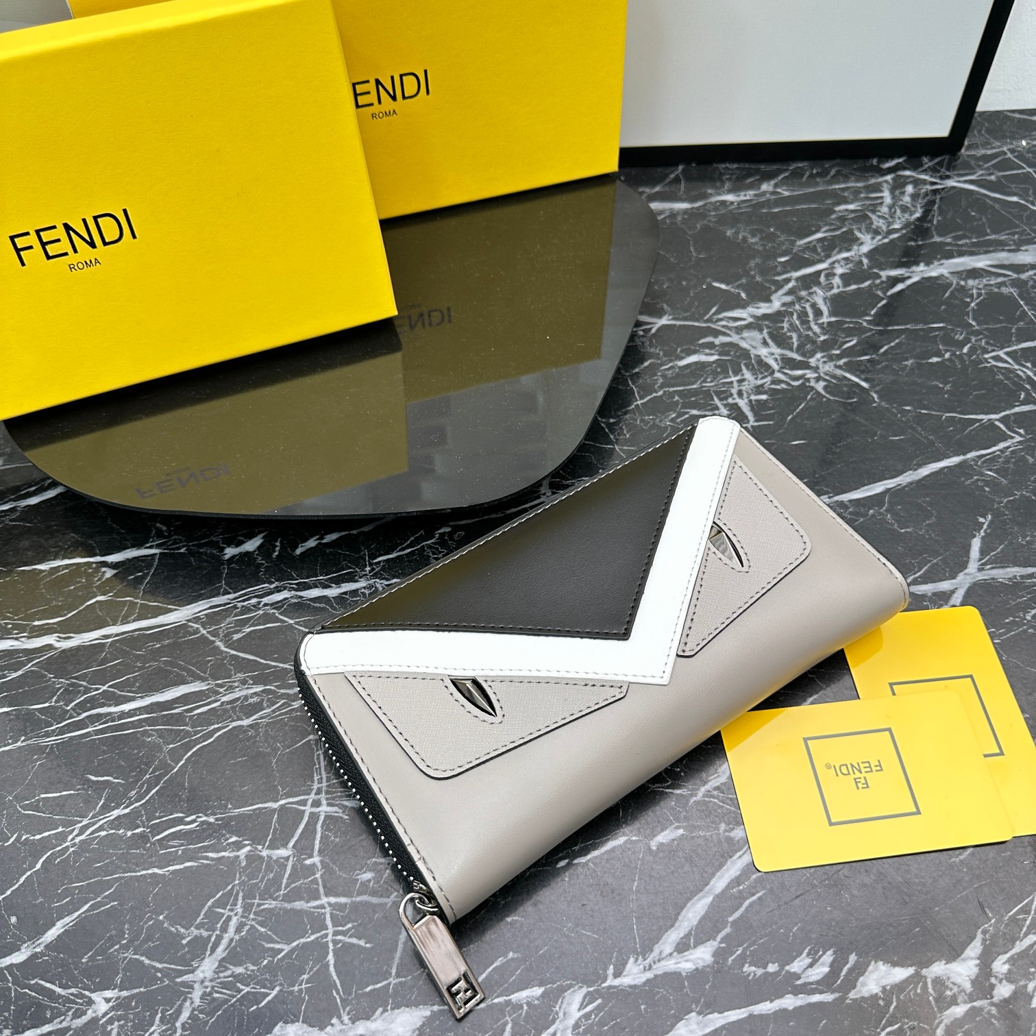 FENDI☆大人気！限定！長財布