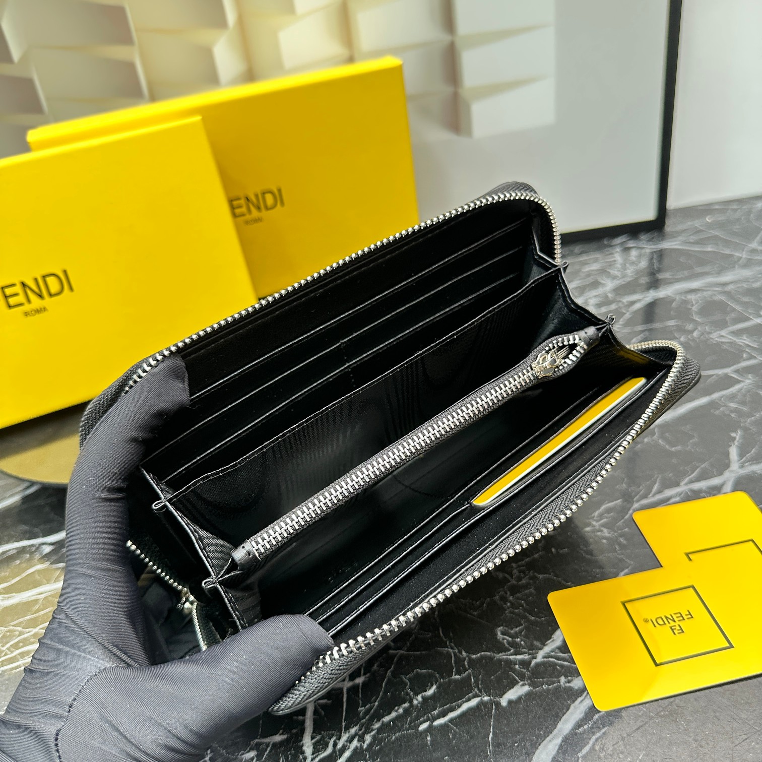FENDI☆大人気！限定！長財布
