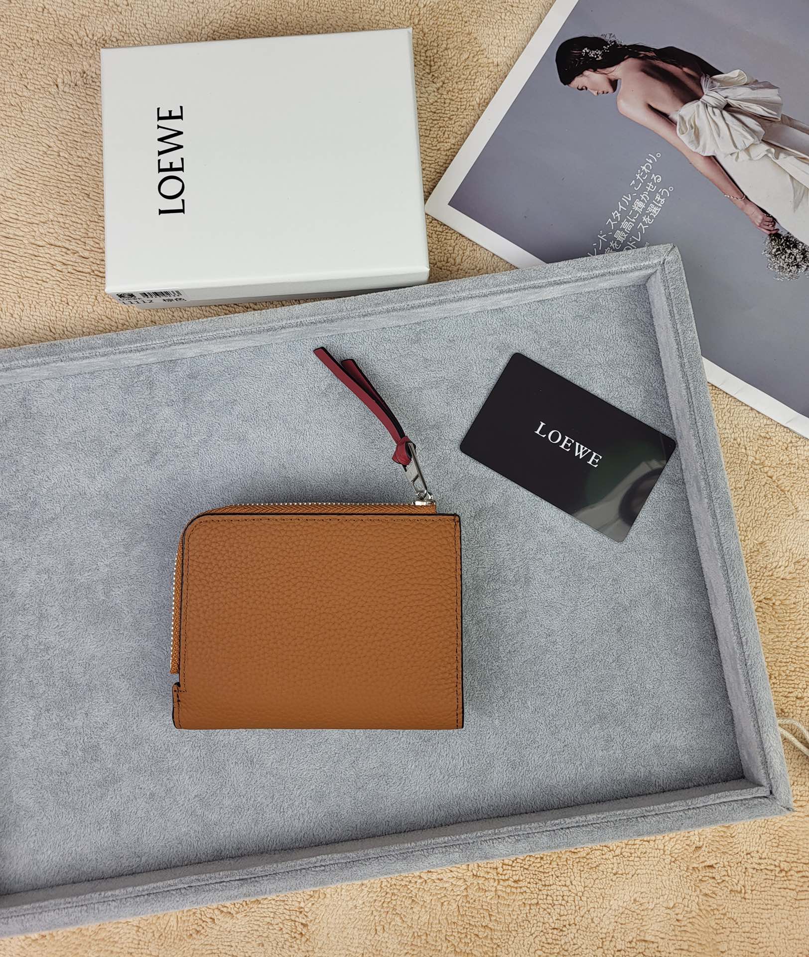 【LOEWE】新作スリムジップ二つ折り財布 Slim Zip Bifold Wallet
