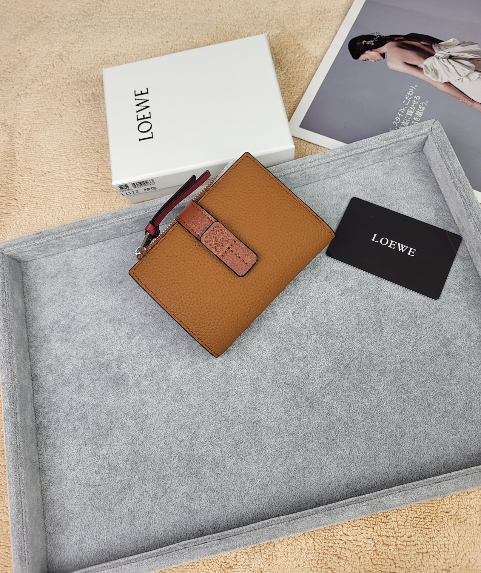 【LOEWE】新作スリムジップ二つ折り財布 Slim Zip Bifold Wallet
