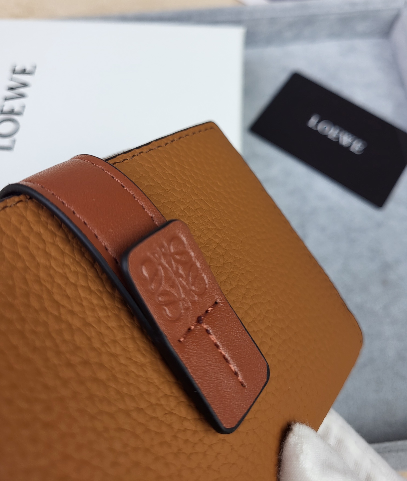【LOEWE】新作スリムジップ二つ折り財布 Slim Zip Bifold Wallet