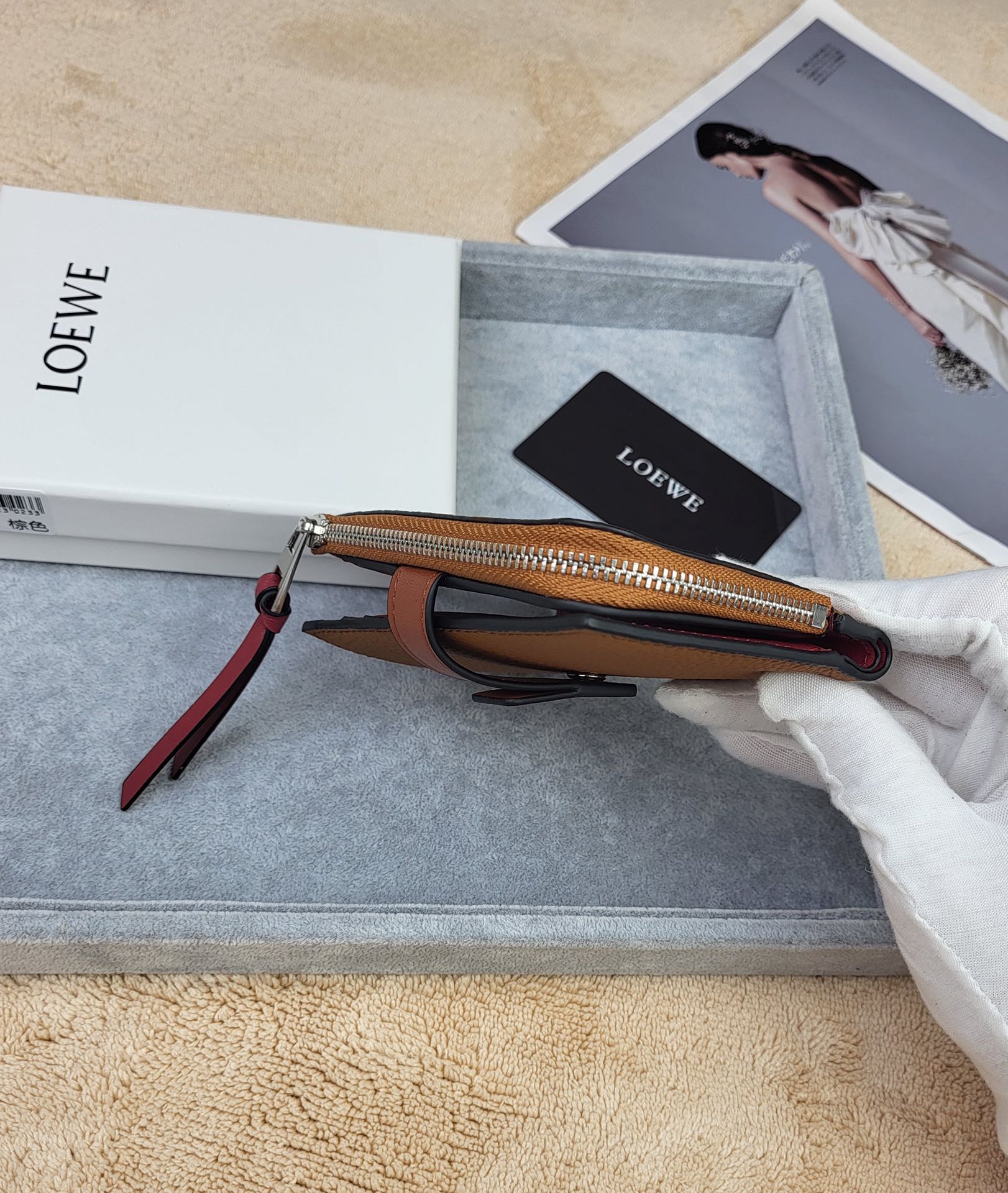 【LOEWE】新作スリムジップ二つ折り財布 Slim Zip Bifold Wallet