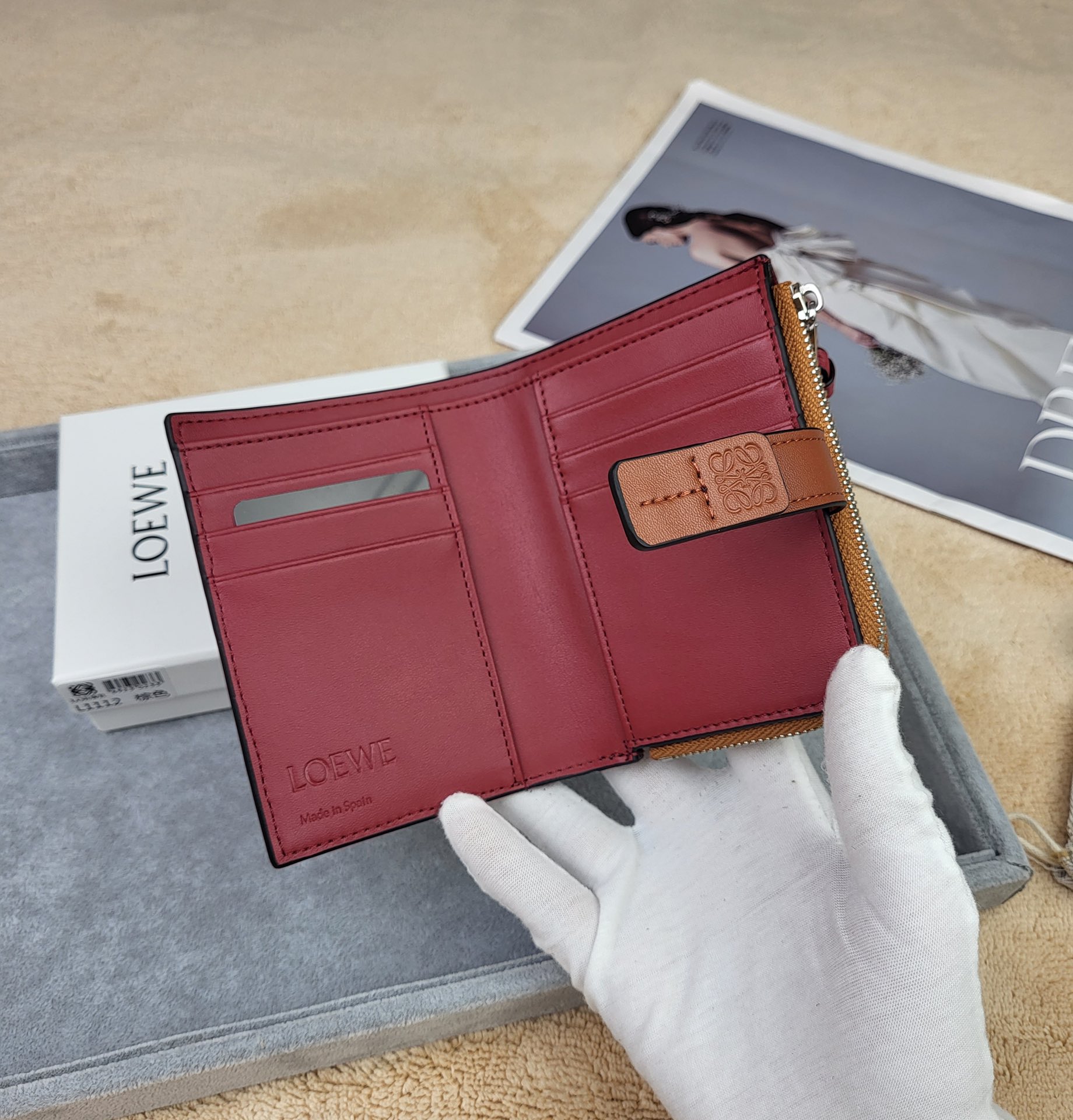 【LOEWE】新作スリムジップ二つ折り財布 Slim Zip Bifold Wallet