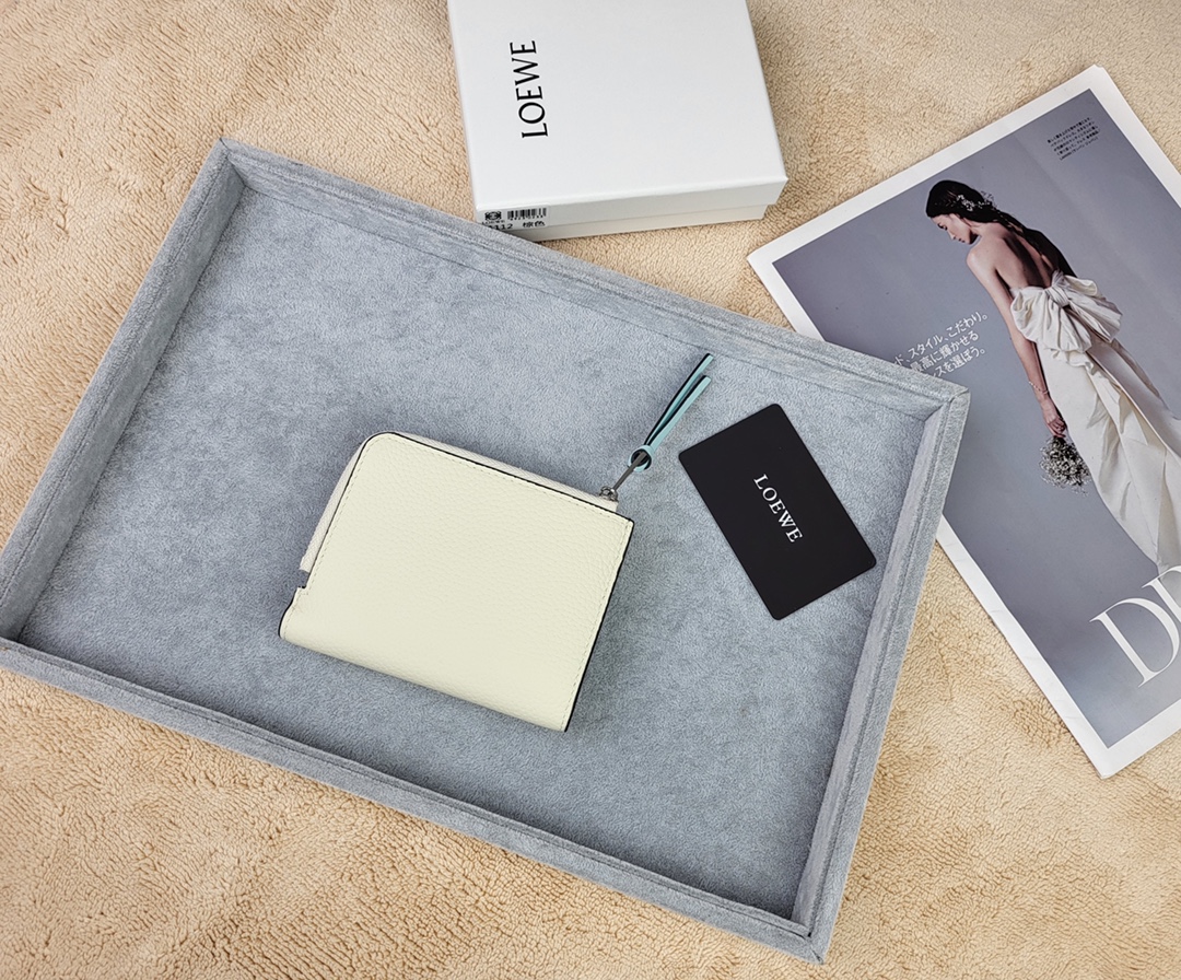 【LOEWE】新作スリムジップ二つ折り財布 Slim Zip Bifold Wallet