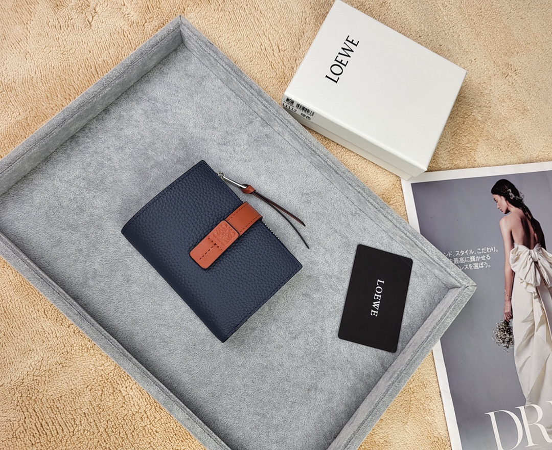 【LOEWE】新作スリムジップ二つ折り財布 Slim Zip Bifold Wallet