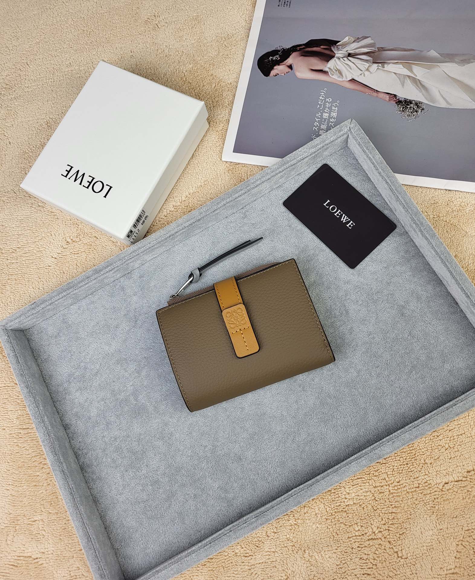 【LOEWE】新作スリムジップ二つ折り財布 Slim Zip Bifold Wallet