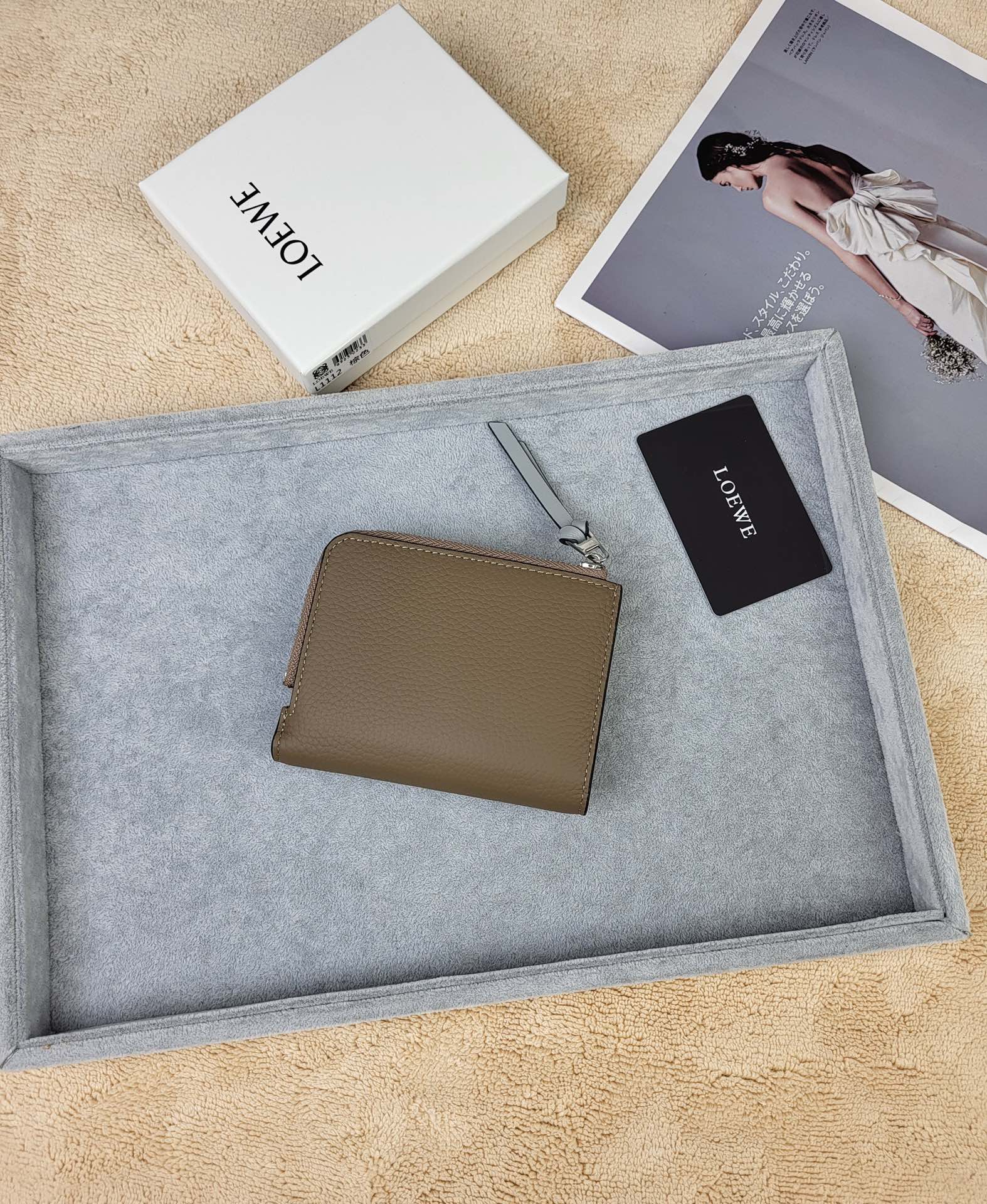 【LOEWE】新作スリムジップ二つ折り財布 Slim Zip Bifold Wallet