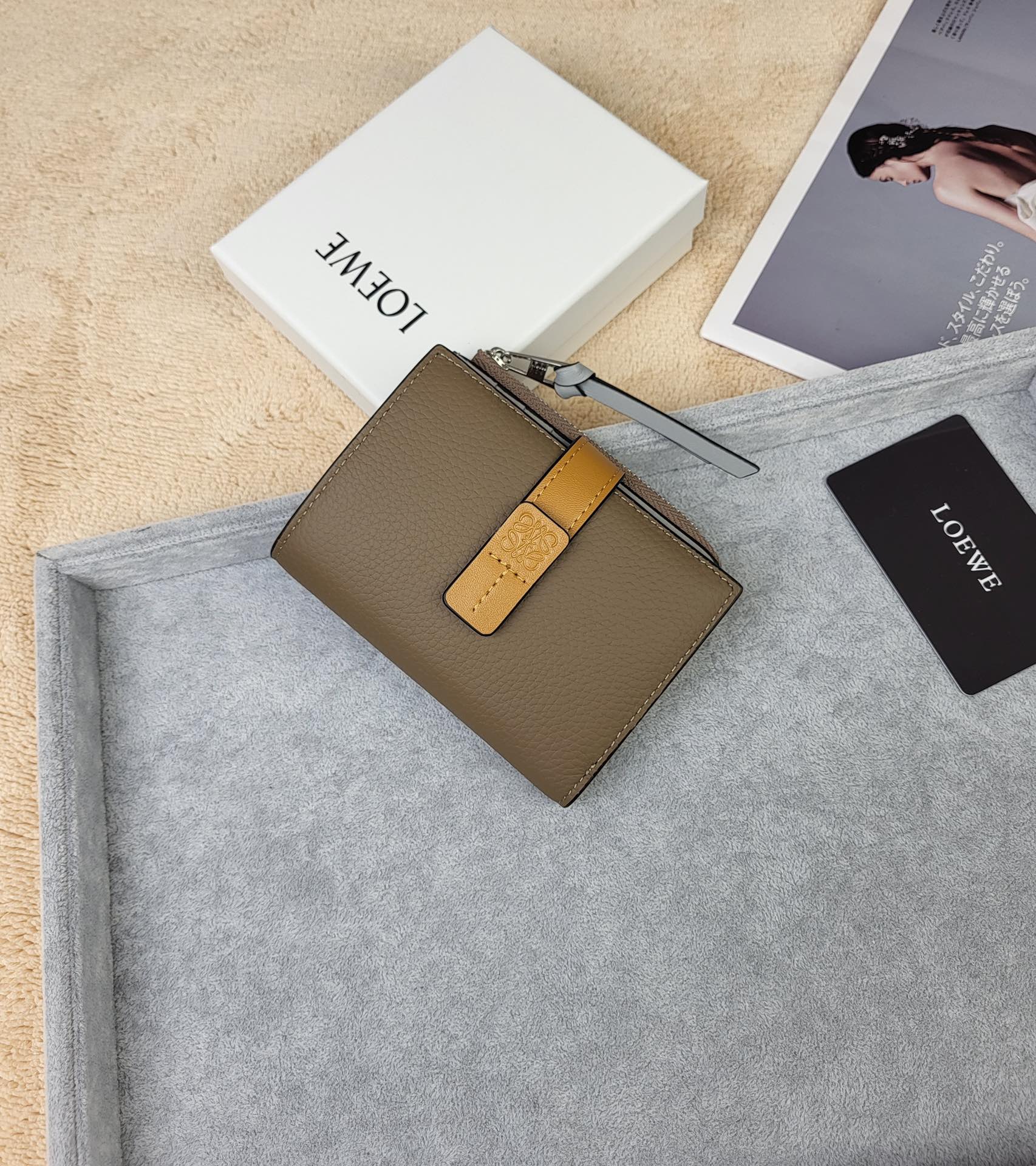 【LOEWE】新作スリムジップ二つ折り財布 Slim Zip Bifold Wallet